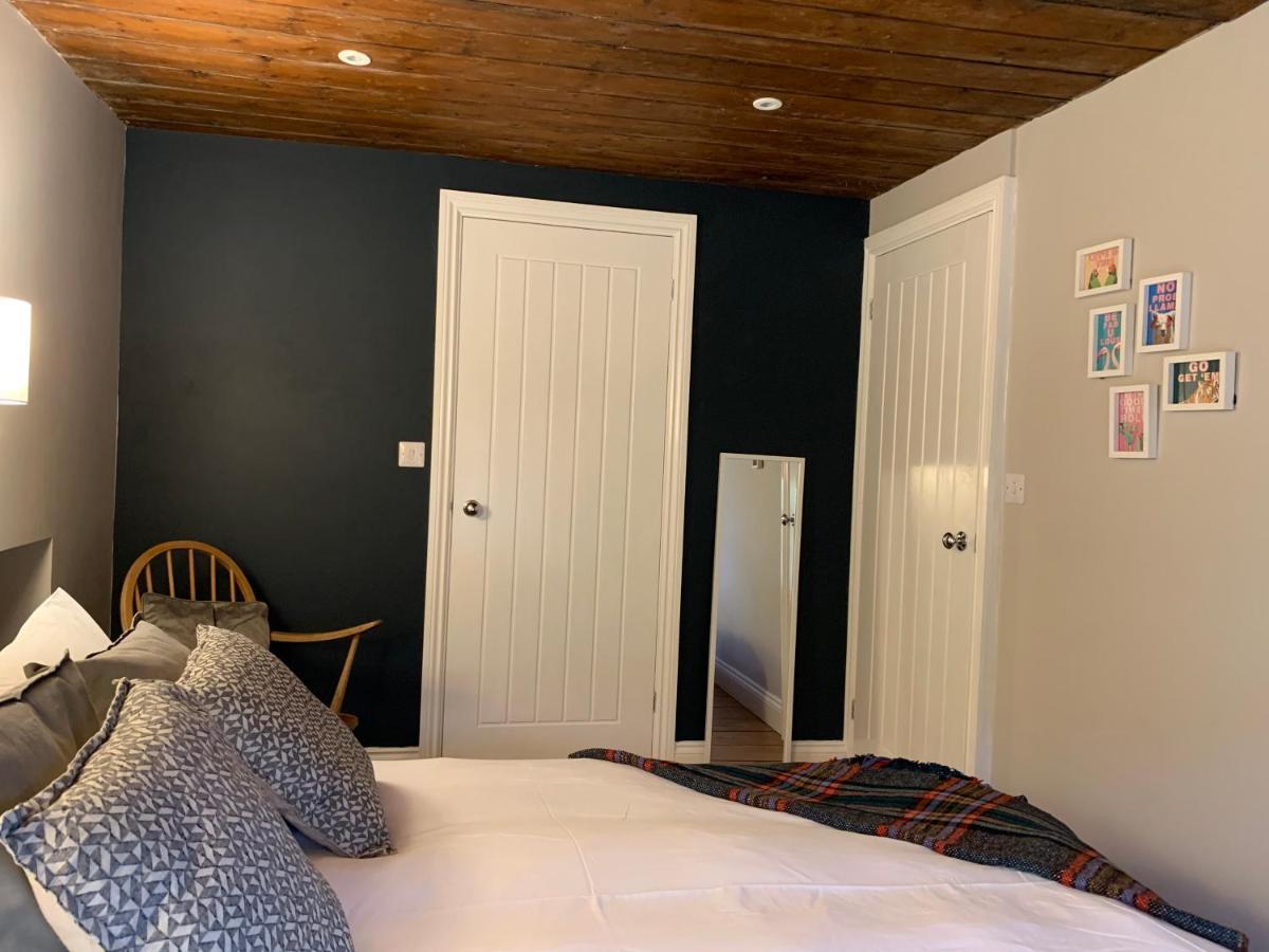 Min-Y-Fford Sleeps 6 Plus Pet Newport  Extérieur photo