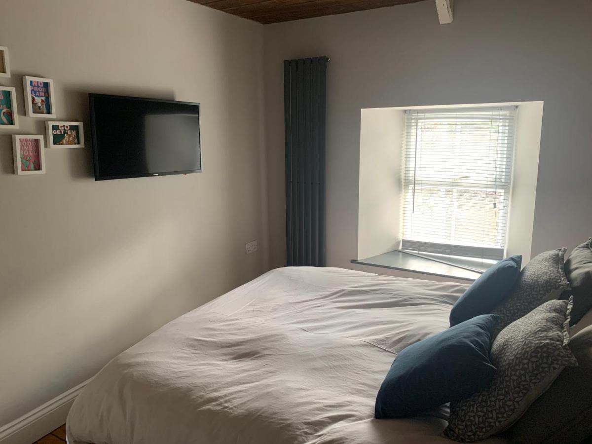 Min-Y-Fford Sleeps 6 Plus Pet Newport  Extérieur photo