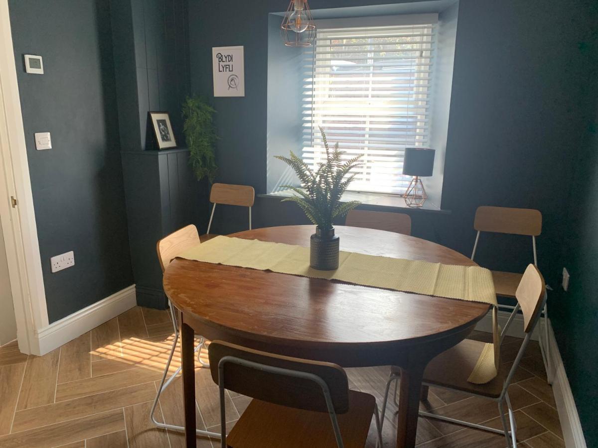 Min-Y-Fford Sleeps 6 Plus Pet Newport  Extérieur photo